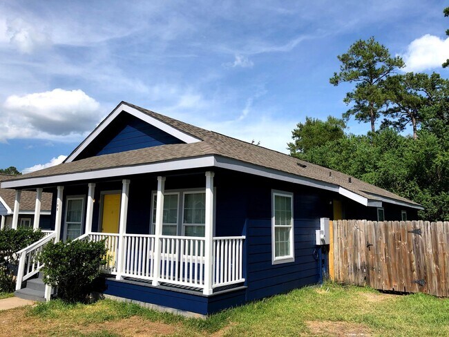 Building Photo - 168 Varsity Cir