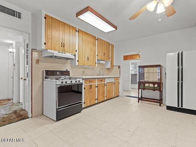 Building Photo - 3222 Frankfort Ave