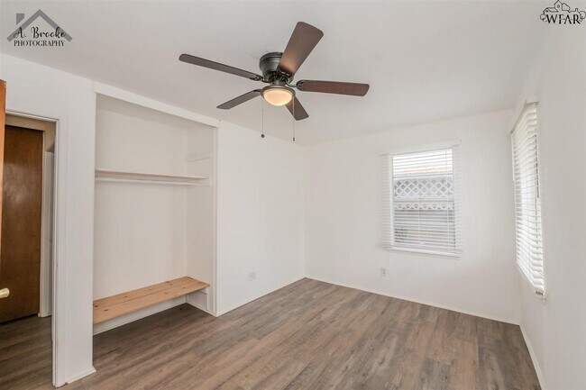 Building Photo - 5017 Kingston Dr