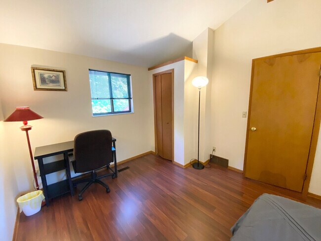 Building Photo - 1375 Rydalmount Rd