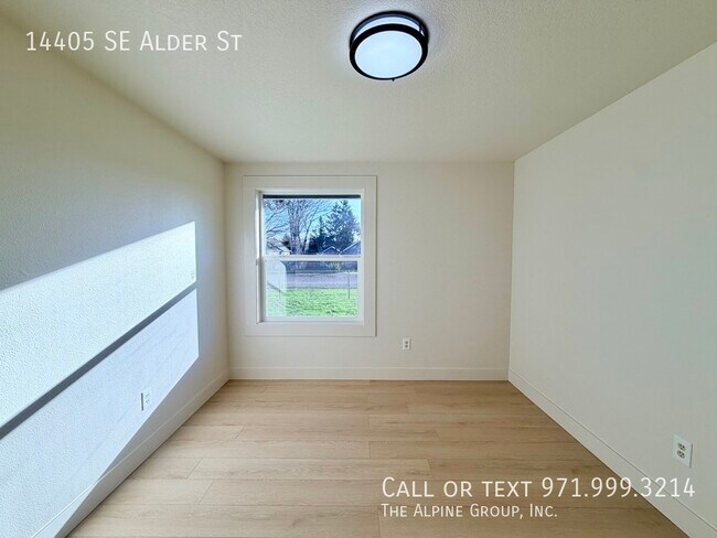 Building Photo - 14405 SE Alder St