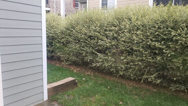Building Photo - Awesome 2Br 2.5Ba Townhome w/ Bonus Room & Garage!  Available 7/3!