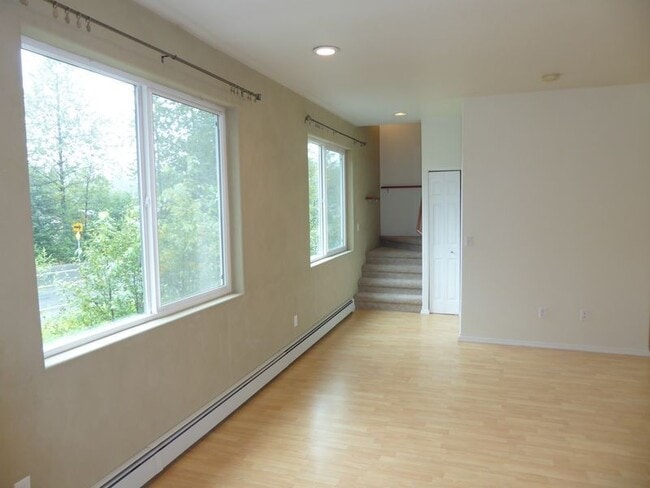 Building Photo - Pet Friendly Attached Home w/ Fenced in Yard in the valley!