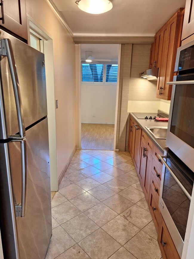 Building Photo - 1700 Makiki St