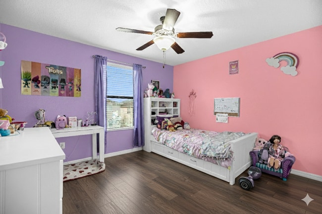 Building Photo - "Discover Spacious Elegance: 5-Bed, 3-Bath...