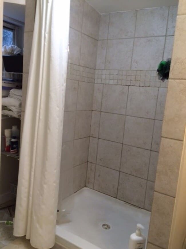 Shower - 2873 White Oak Dr