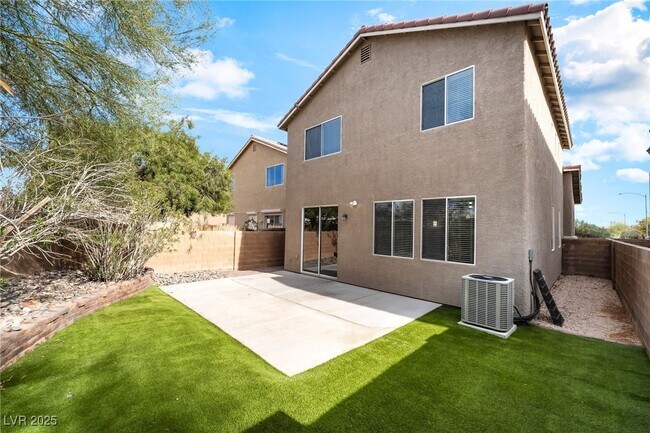 Building Photo - 10667 Mann St