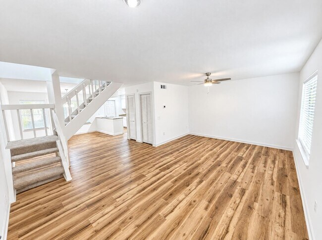Building Photo - 5769 Dewsbury Ln