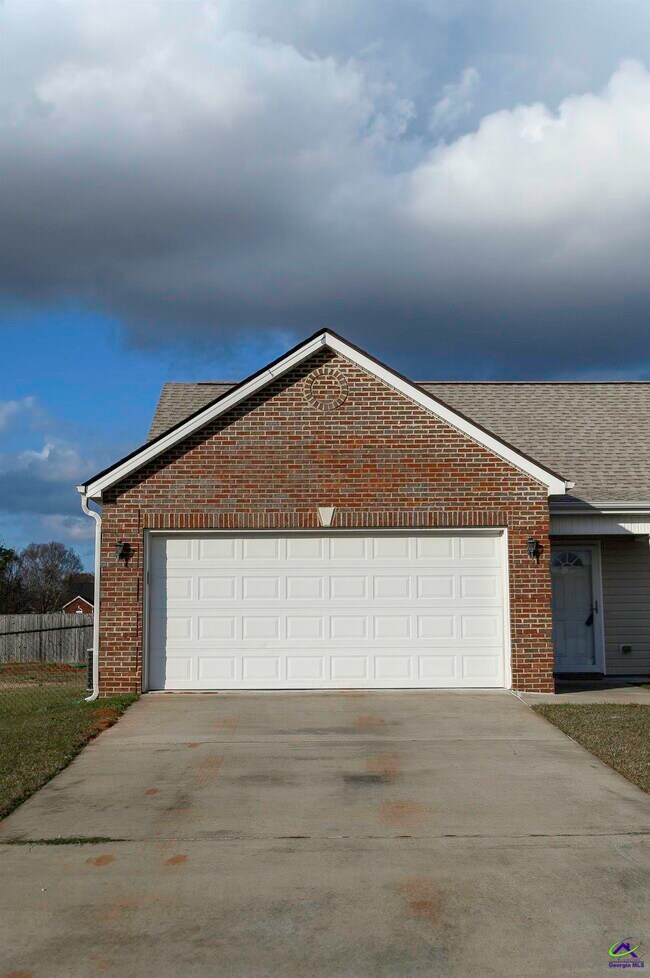 Building Photo - 307 Nile Ln