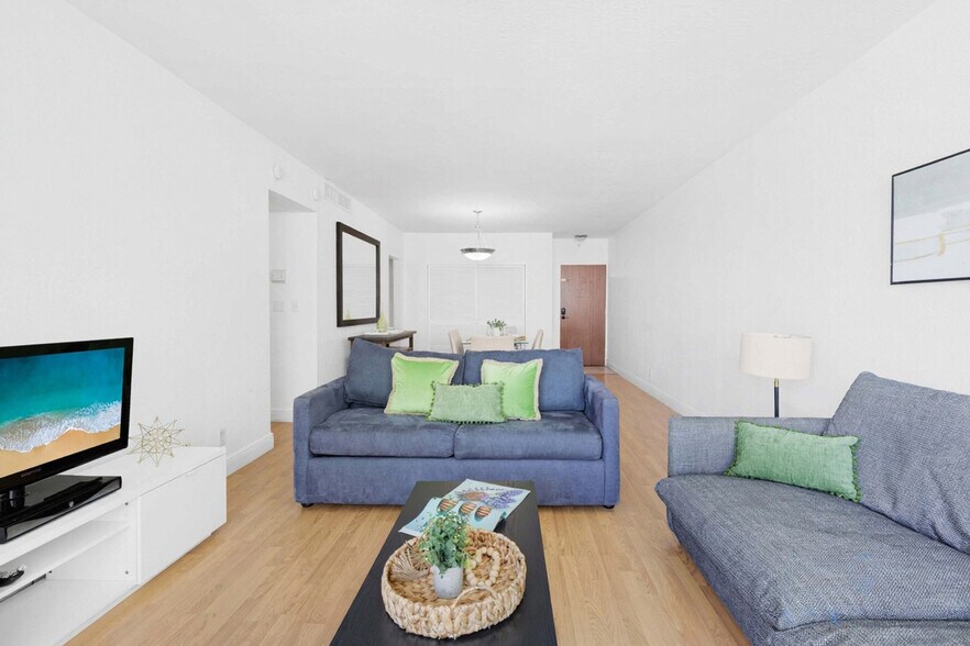 Building Photo - 3801 S Ocean Dr