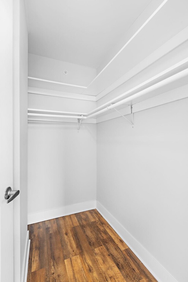 Building Photo - 6200 Hudson Ave