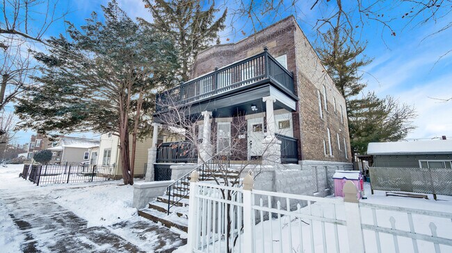 Building Photo - 319 N Hickory St