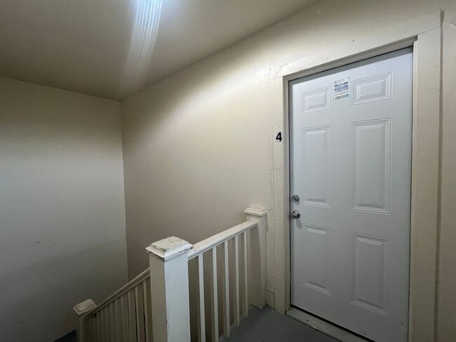 Building Photo - South Side Two Bedroom One Bath with Elect...