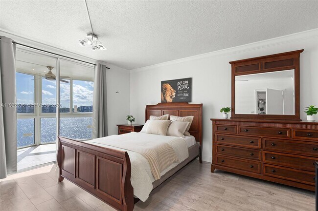 Building Photo - 1170 NE 191st St