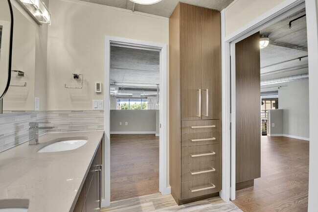 Building Photo - $3,100 - 2 Bed, 2 Bath Lofted Condo in Den...