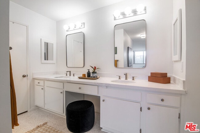 Building Photo - 8701 Delgany Ave