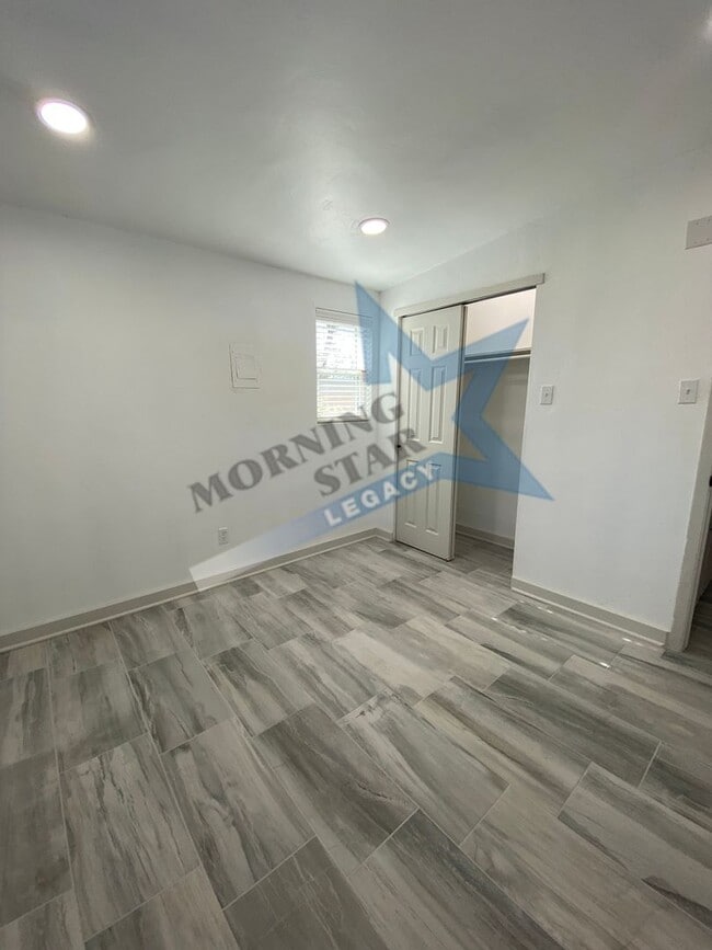 Building Photo - Fully Remodeled 3 bd home