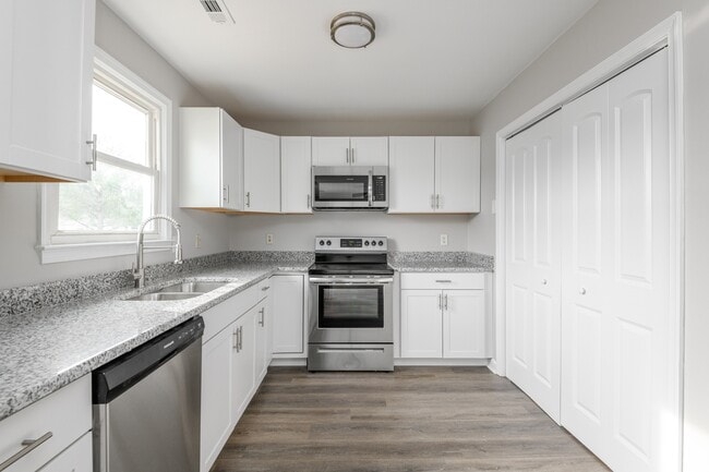 Building Photo - 4008 Gloucester Dr