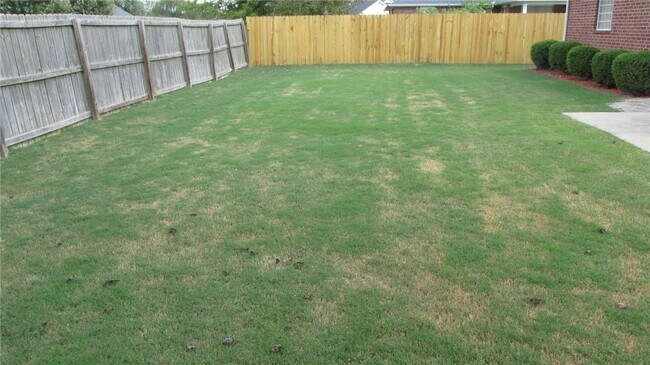 Building Photo - 1902 SW Spruce Rd