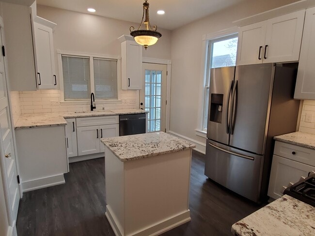 Building Photo - 2054 N Cambridge Ave