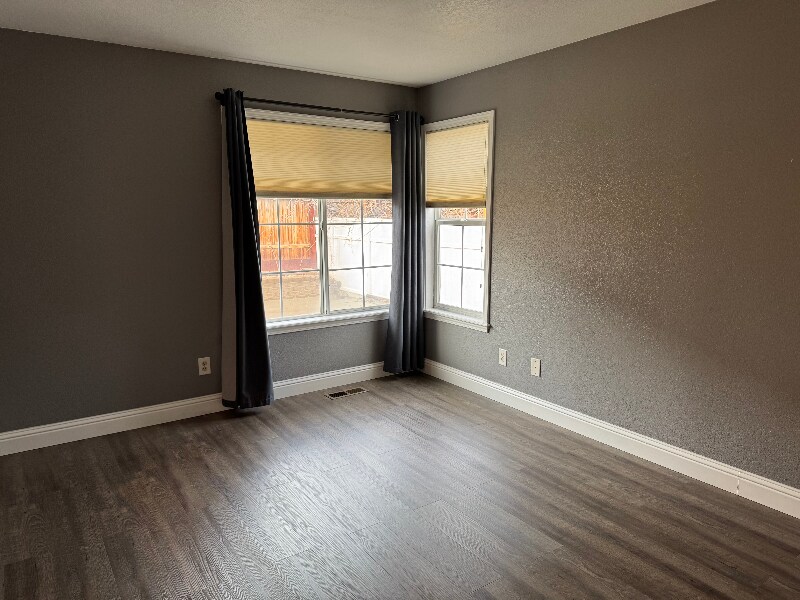 Building Photo - 3372 Bonnivew Dr