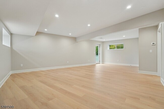 Building Photo - 15 Lake Rd