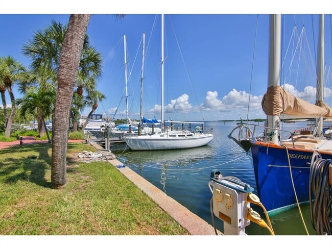 Building Photo - 3440 Gulf of Mexico Dr