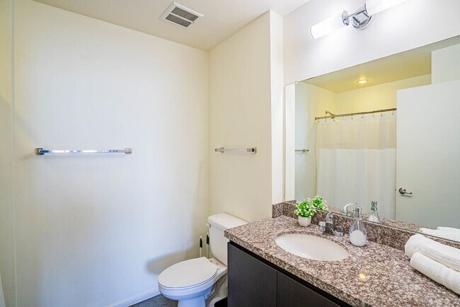 Building Photo - 333 E Roosevelt St