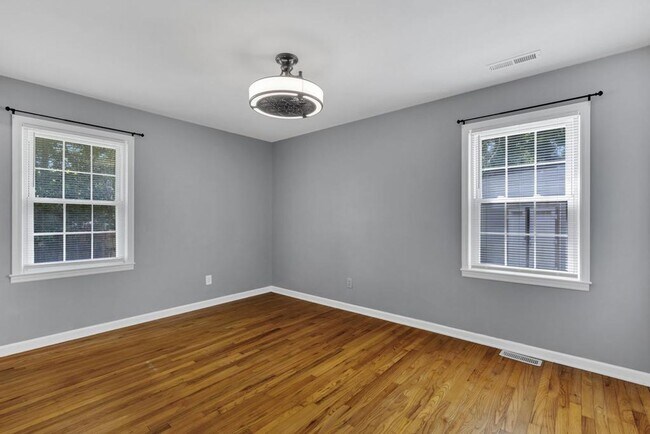 Building Photo - Adorable Brick Ranch- Piney Green Area