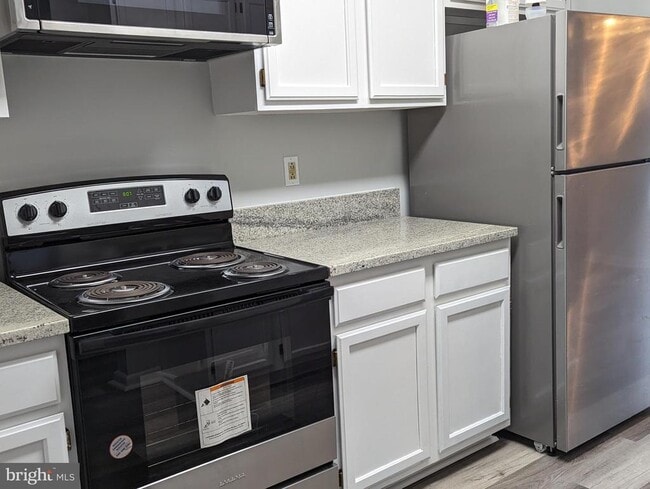 Building Photo - 1076 Spring Valley Ct