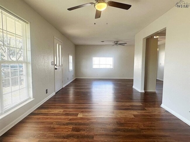 Building Photo - 3016 Stearns Ave