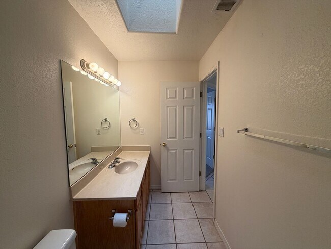 Building Photo - 3 Bedroom Home Near Louisiana Blvd NE & Paseo Del Norte Blvd NE!