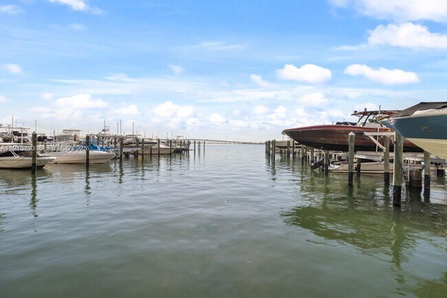 Building Photo - 1865 Brickell Ave