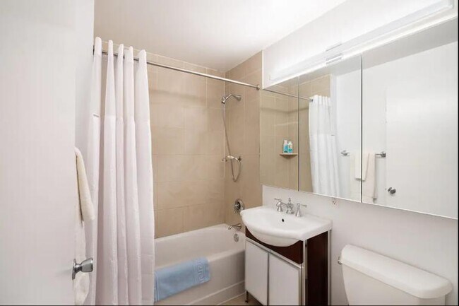 Building Photo - 619