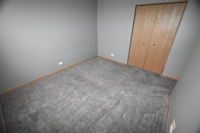 Building Photo - 24 Waterbury Cir