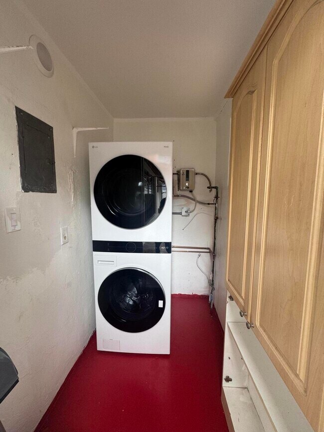 Building Photo - 930 N K St