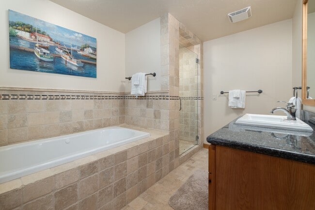 Building Photo - 8225 N Spring Gulch Rd