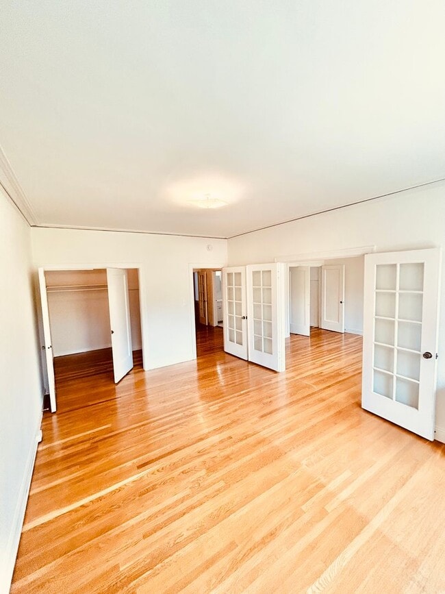 Building Photo - Beautiful 1 Bedroom located in one of San ...