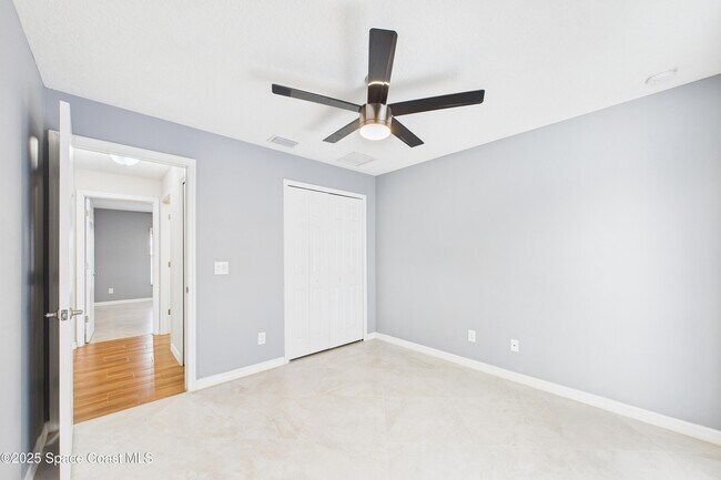 Building Photo - 1936 Gloria Cir