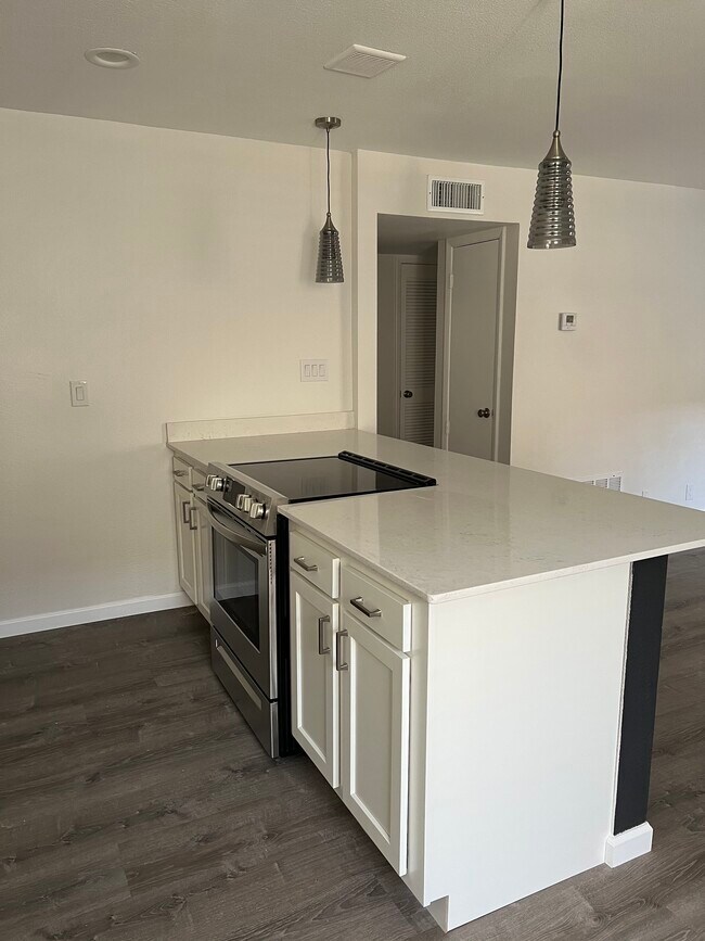 Building Photo - 1601 Pennsylvania St NE