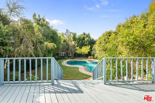 Building Photo - 139 S Anita Ave