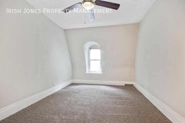 Building Photo - 608 Niagara St