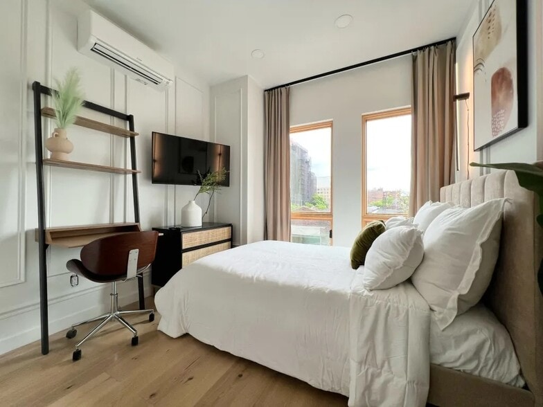 Building Photo - Furnished room/NOT APARTMENT