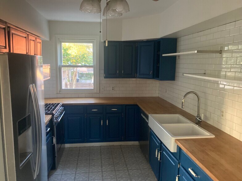 Building Photo - 3784 Washington St