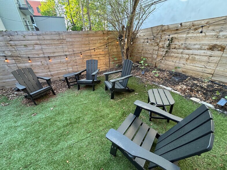 Private backyard - 592 Bramhall Avenue