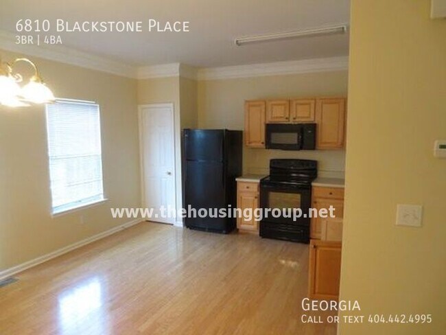 Building Photo - 6810 Blackstone Pl