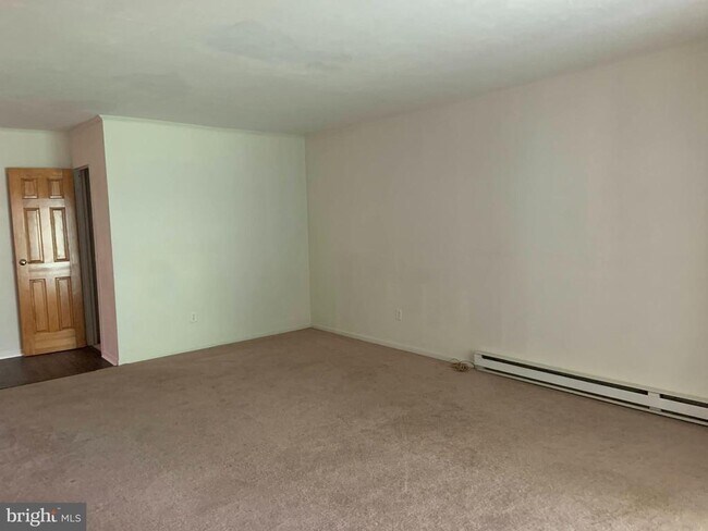 Building Photo - 400 Campbell Cir