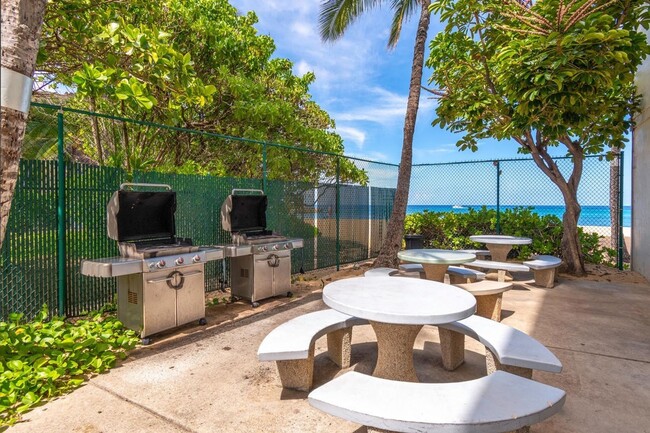 Building Photo - Makaha Beach Cabanas