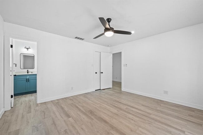 Building Photo - 5545 Pine Pl