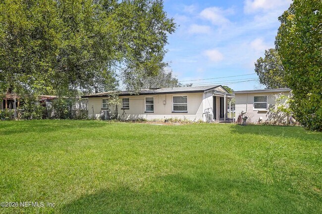 Building Photo - 5829 Ensenada Rd